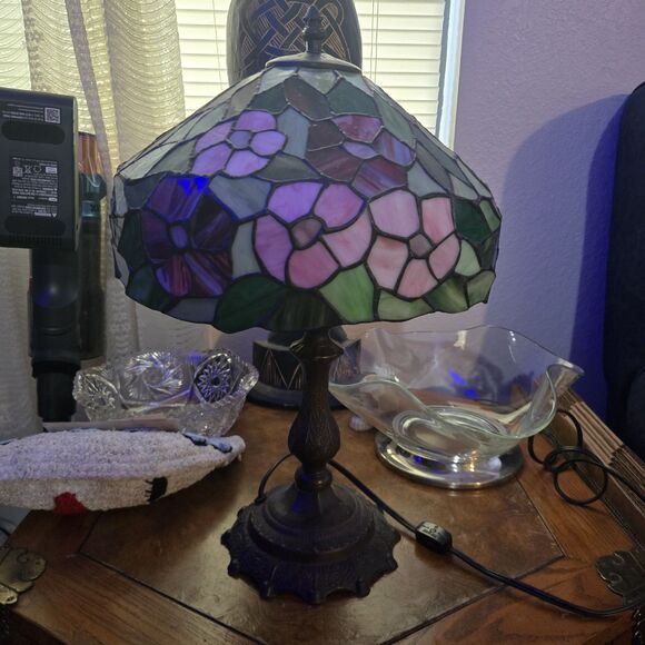 Tiffany Style Table Lamp Stained Slag Glass Hummingbird Floral Shade 19" Tall - Picture 3 of 3
